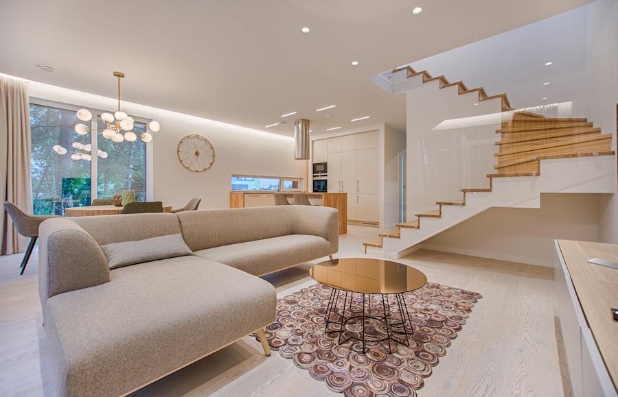 Estate-Class Interiors